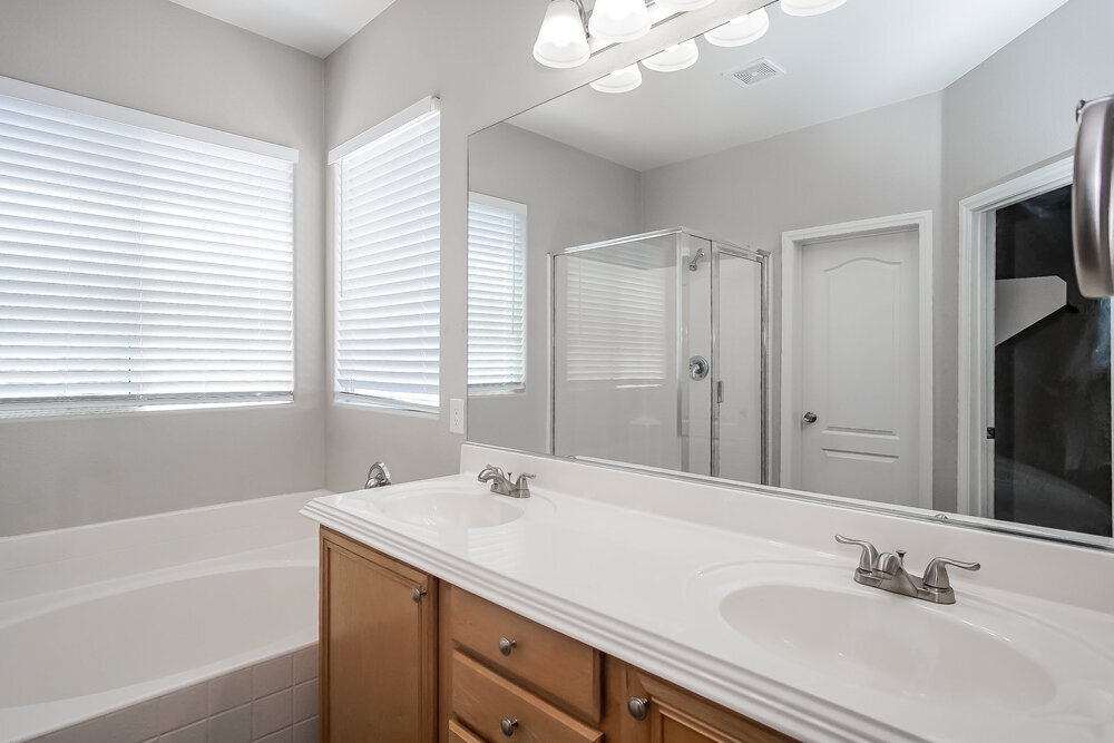 Building Photo - 10611 Allegrini Dr