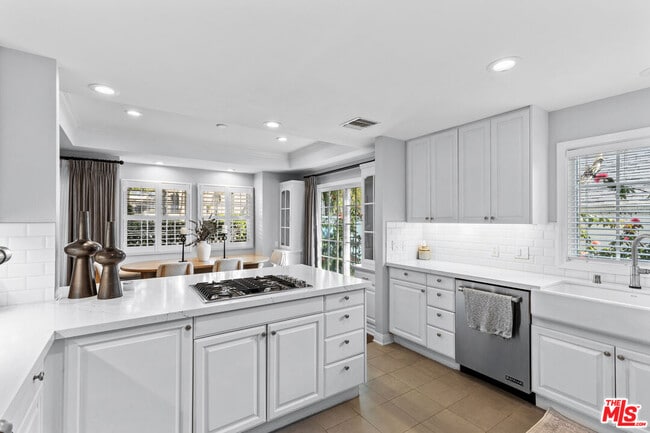 Building Photo - 1144 Yale St