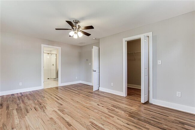 Building Photo - 870 Gaston St SW
