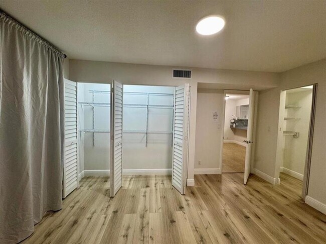 Building Photo - 1256 S Military Trail