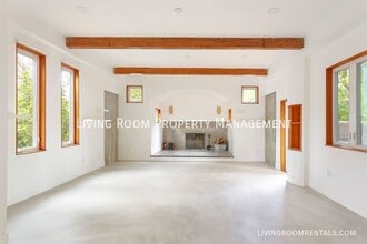 Building Photo - 8616 N Swenson-