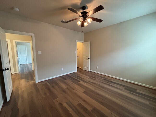 Building Photo - 5 BR/4BA | Updated Single Family Home | 2-Car Garage | Gated backyard