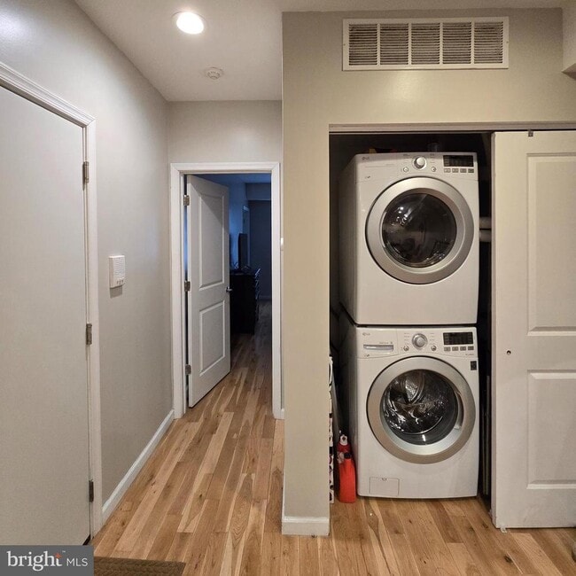 Building Photo - 4309 Main St