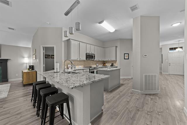 Building Photo - 4719 Highlands Dr
