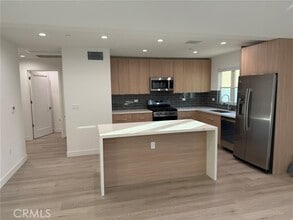 Building Photo - 5972 Jamieson Ave