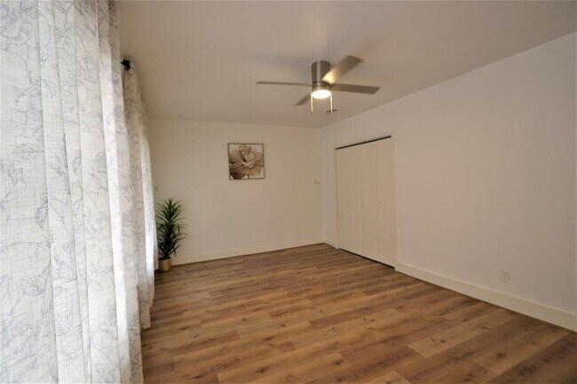 Building Photo - 5422 Kingfisher Dr