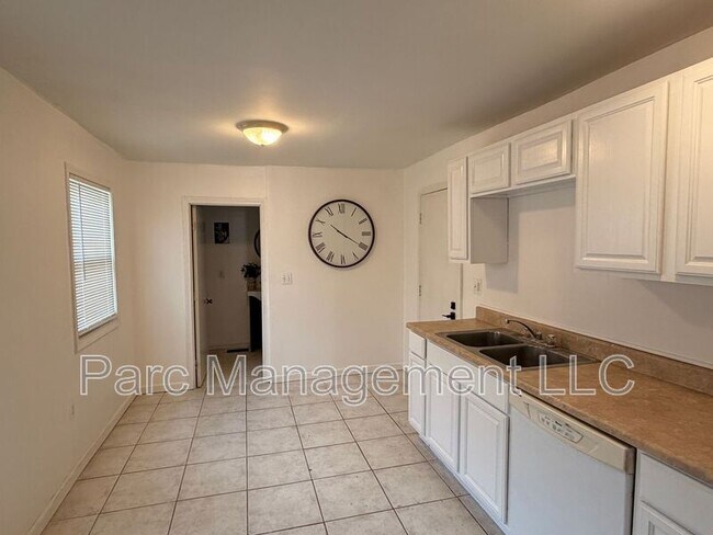 Building Photo - 91 Waterly Ave