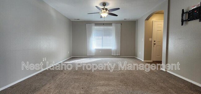 Building Photo - 657 N Manship Ave