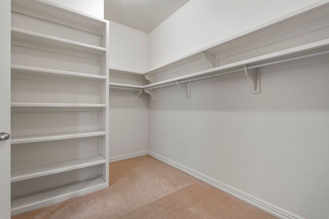 Building Photo - 66 Jeffrey Way