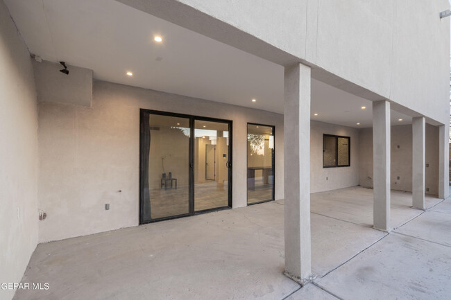 Building Photo - 1029 Calle Parque Dr