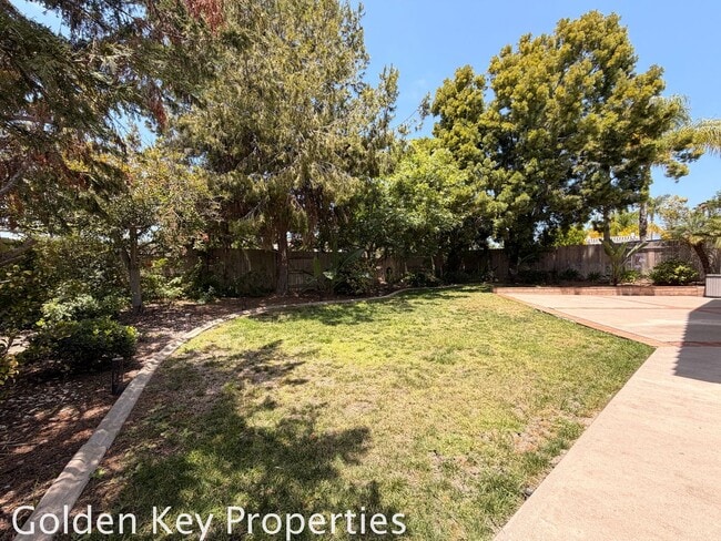 Building Photo - Move-in ready 4 bedroom / 3 bathroom home in Oceanside!