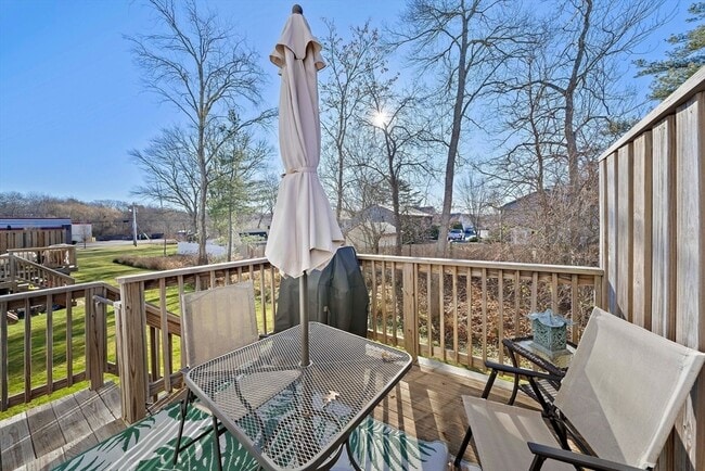 Building Photo - 1 Paradise Ln