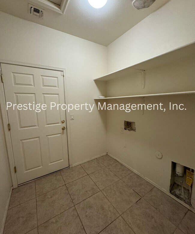 Building Photo - Beautiful Must see Spacious 4/2 Home on the SouthWest Side!!