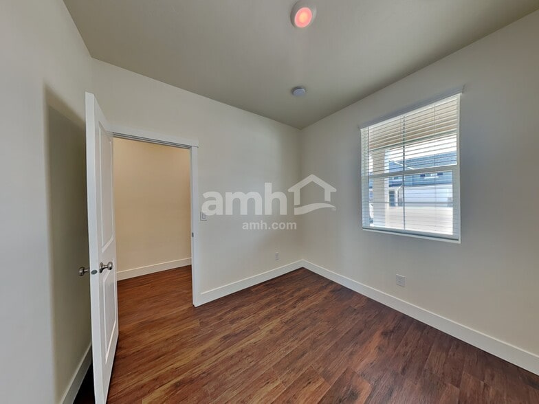 Building Photo - 1408 E Ludlow St