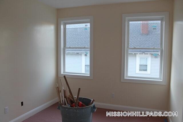 Building Photo - 182 Calumet St