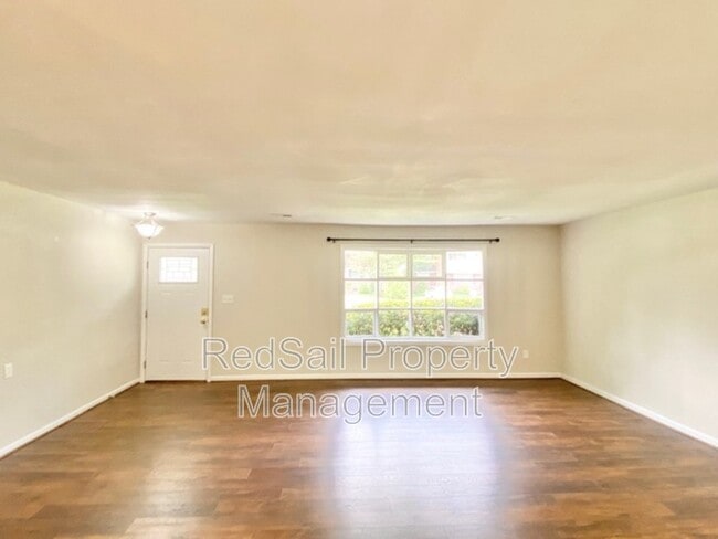 Building Photo - 504 Beech Dr