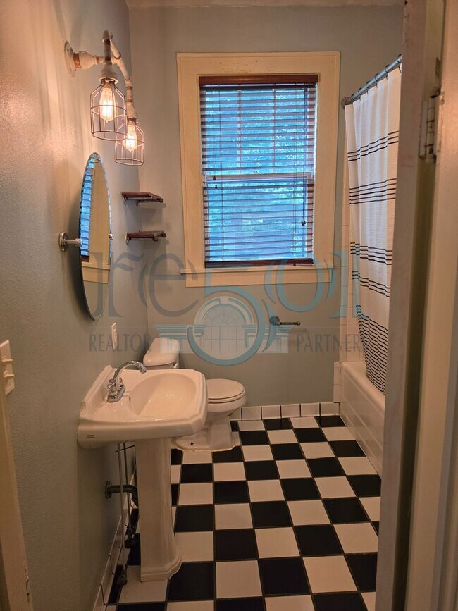 Building Photo - Charming 3BR Home in the Heart of Historic Argenta