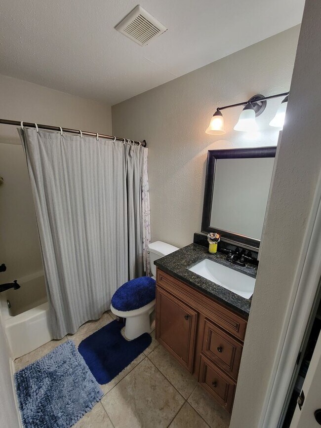 Building Photo - College Station - 2 bedroom / 2 bath downstairs condo at Cripple Creek Condos