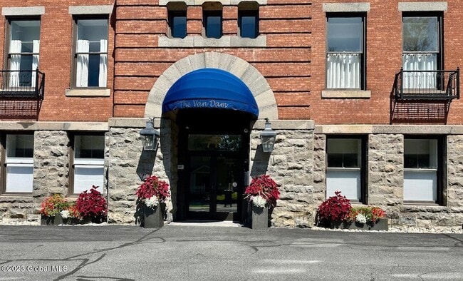 Building Photo - 77 Van Dam St