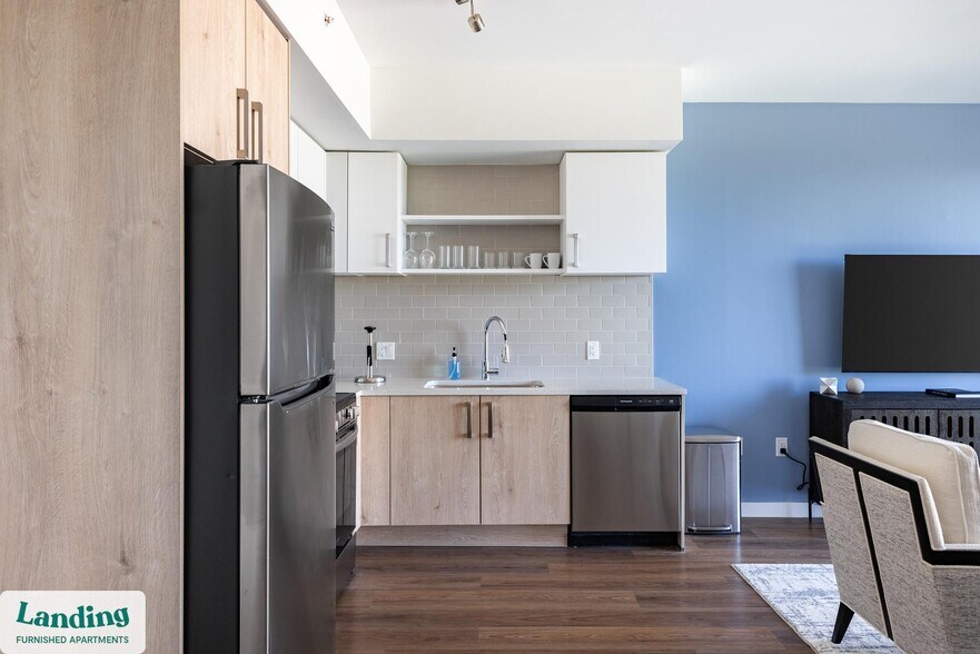 Building Photo - 200 NE 1st Ave