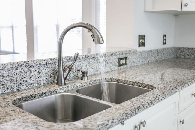 Building Photo - Gorgeous 5 Bedroom Rental in Virginia Beach