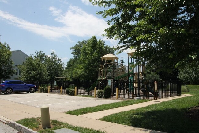 Building Photo - 157 Hudson Dr
