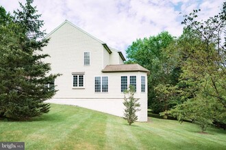 Building Photo - 15 Ridings Way