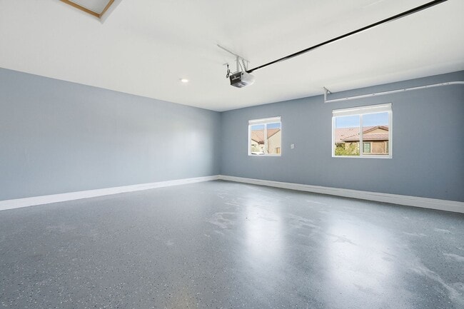 Building Photo - Amazing home in wonderful Ghost Hollow Ranch