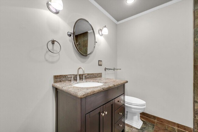 Building Photo - 2006 Manhattan Beach Blvd