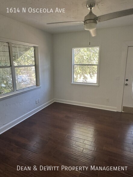 Building Photo - 4 Bed/2 Bath