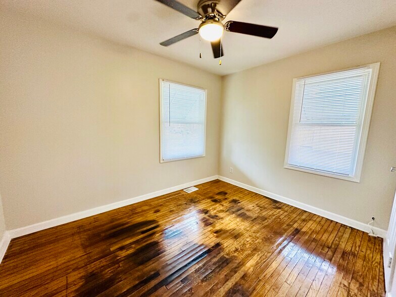 Building Photo - 1147 Lincoln Ave