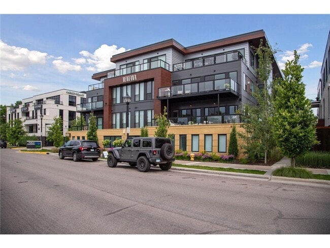 Building Photo - 253 Lake St E