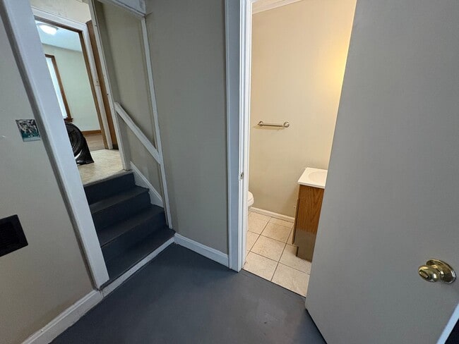 Building Photo - 556 Wrexham Ave