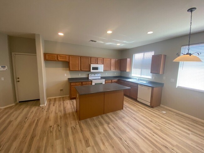 Building Photo - 3 Bed 2 Bath home in Bell West Ranch