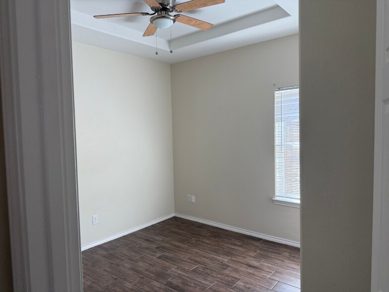 Building Photo - 1610 W Broome St