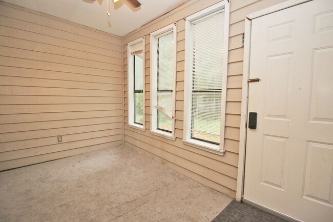 Building Photo - 2 Bedroom, 2 Bath Condo at Village Creek -...