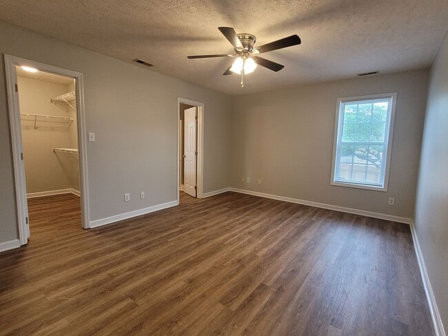 Building Photo - LVP floors, Large Yard!  3 BRM, 2 BHs, Double Garage!