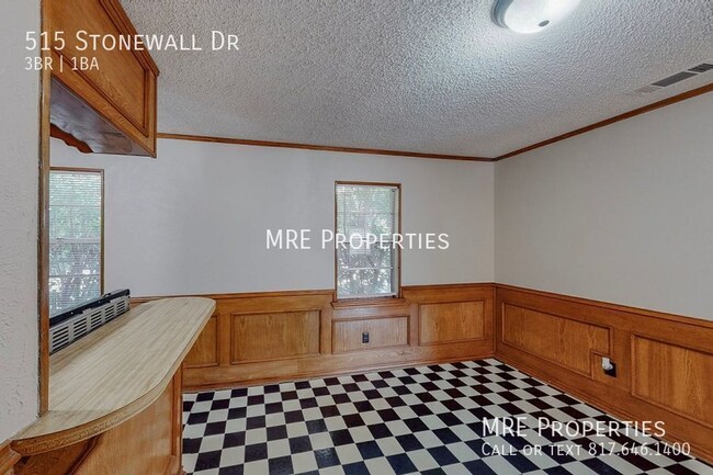 Building Photo - 515 Stonewall Dr
