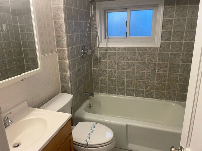 Building Photo - 75 Madison St