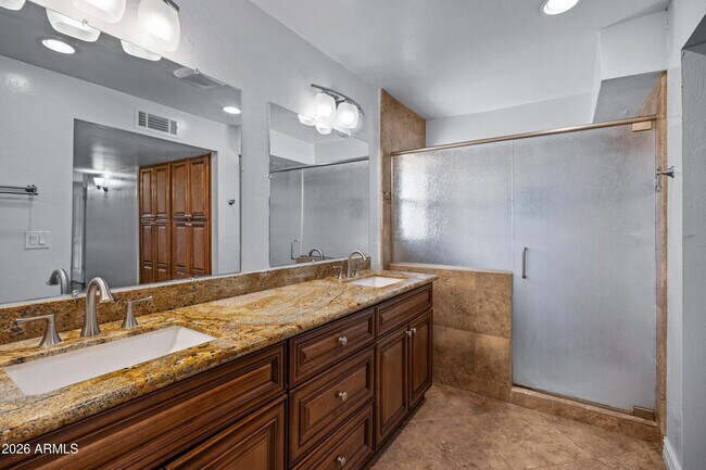 Building Photo - 7118 E Buena Terra Way