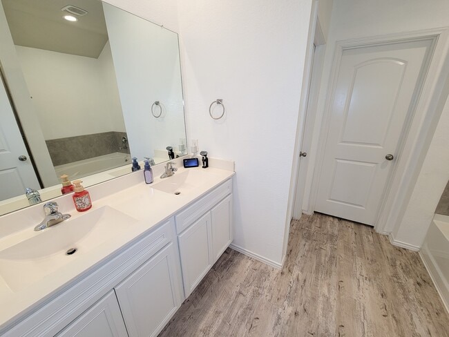 Building Photo - 2326 Strong Horse Dr