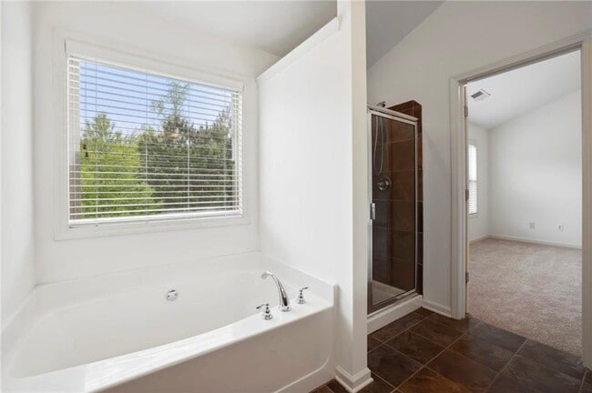 Building Photo - 4950 Hazelwood Dr