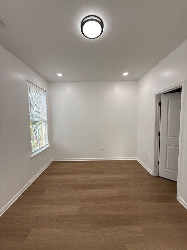 Building Photo - Fully Renovated Spacious 3BR in South Memphis – Section 8 Welcome