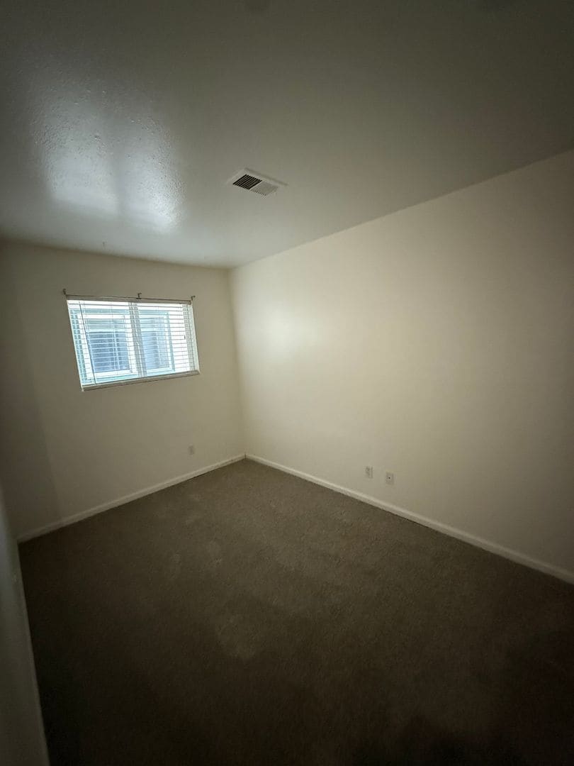 Building Photo - 405-407 E. Simpson Street