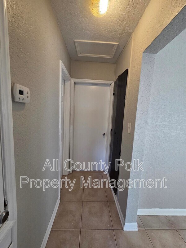 Building Photo - 4344 Hedge Dr E