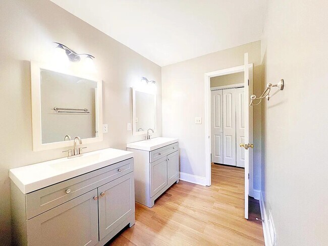 Building Photo - 106 Lori Dr