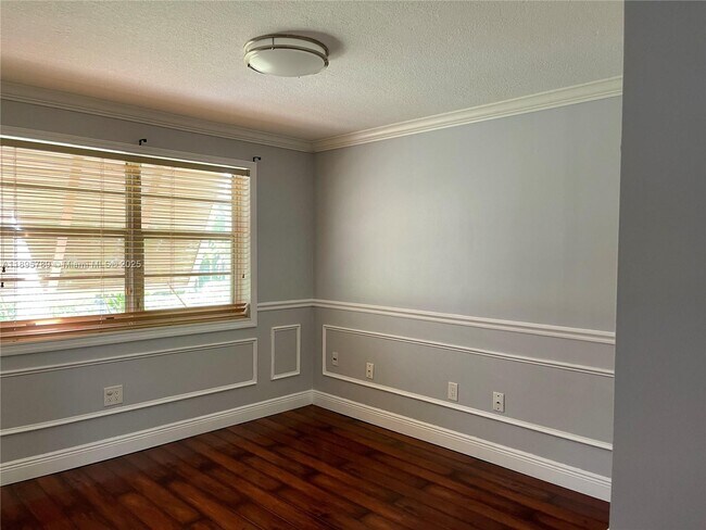 Building Photo - 9456 SW 77th Ave