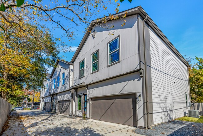 Building Photo - 4924 Winnetka St