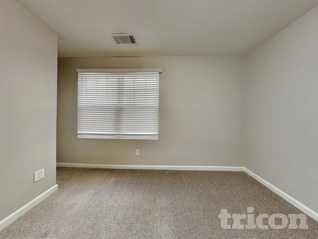 Building Photo - 2137 Hudson Dr