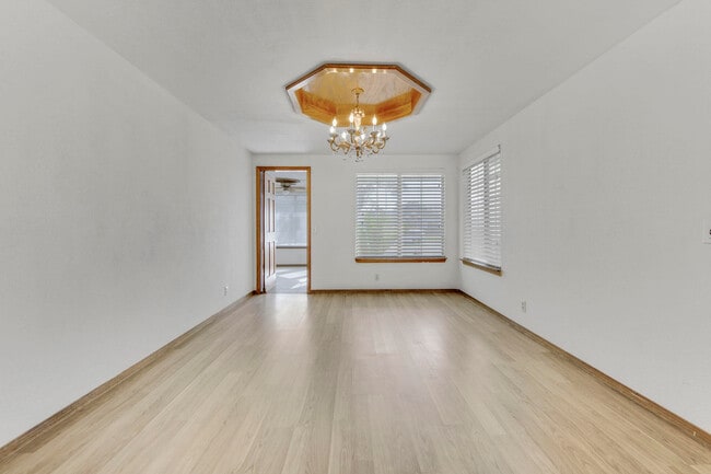 Building Photo - 2503 Brentwood Dr